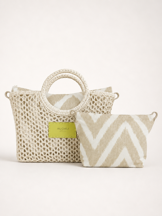 Bolso cuadrado blanco de croché con neceser