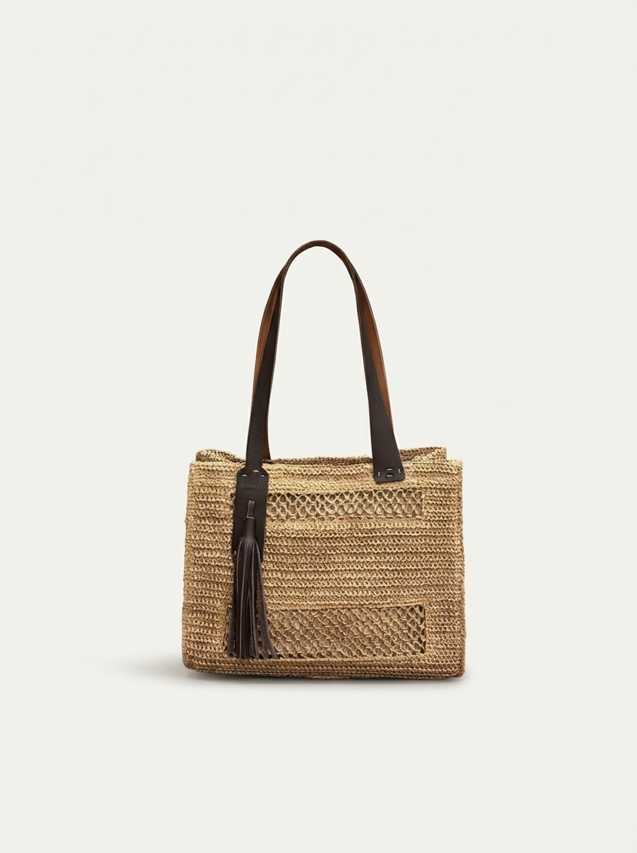 Bolso artesanal de rafia con detalle de borla - Audali